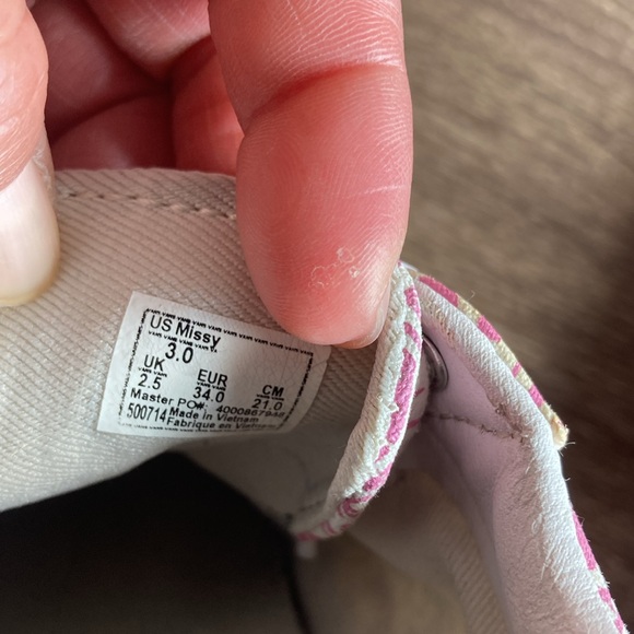Bundle of 2 Girl Pre Owned Vans Size 3 Pink & White - Picture 7 of 10